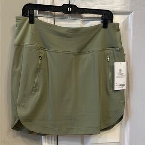 Athleta Fairway Gold Skort, Green with Zipper Pocket